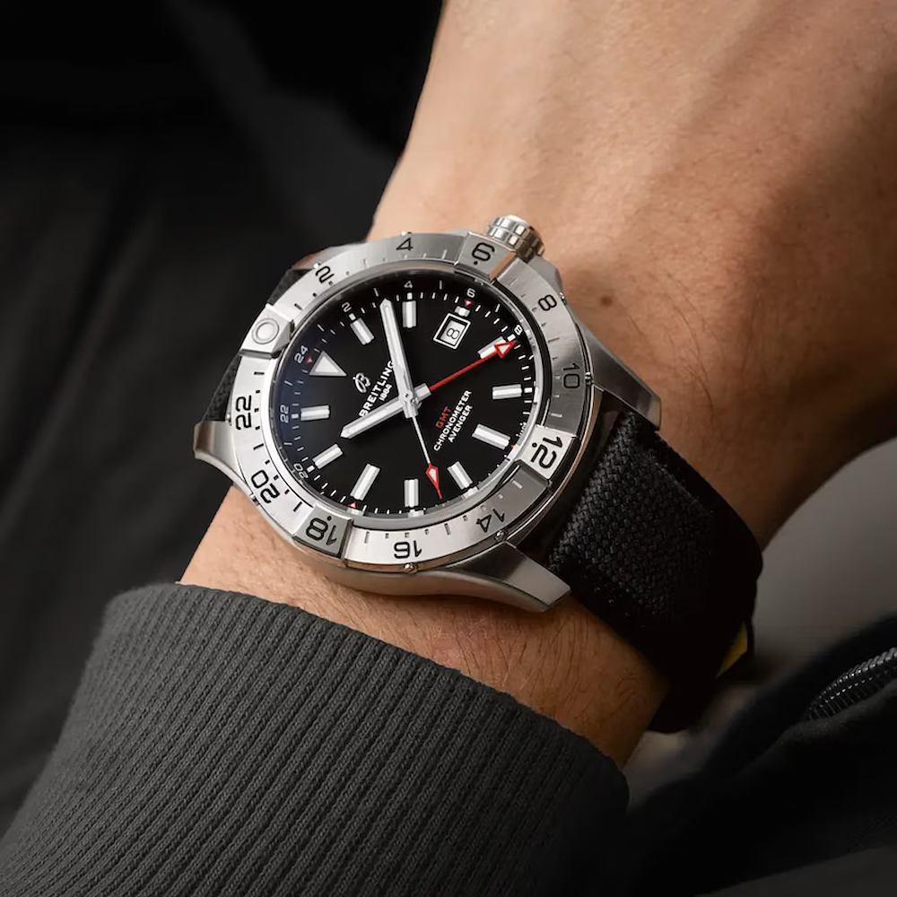 Breitling Avenger Automatic GMT 44