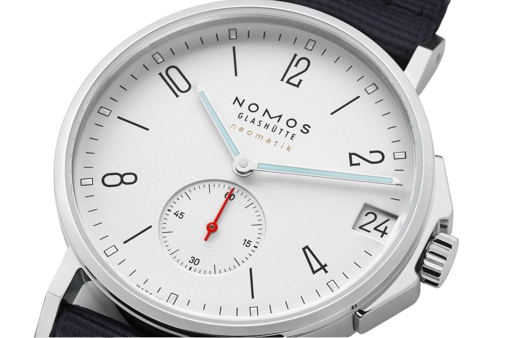 Nomos Ahoi Neomatik 38 Date