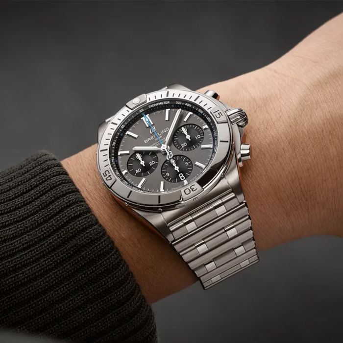 Breitling Chronomat B01 42 Titanio